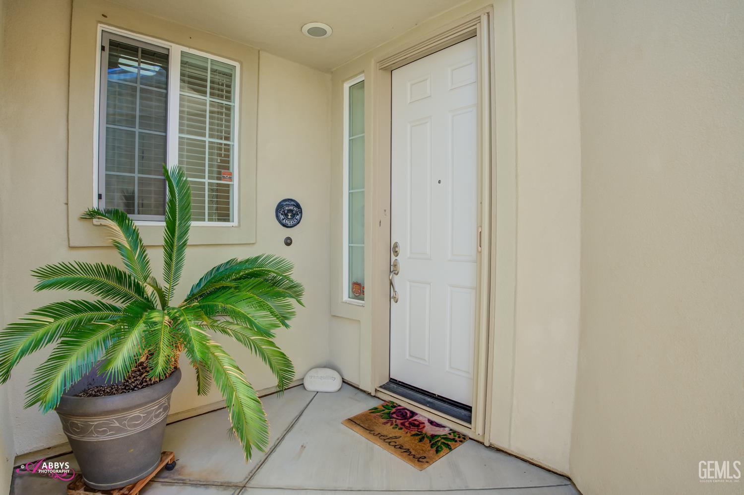 Property Photo: 5903 Gold Ranch Way CA 93306