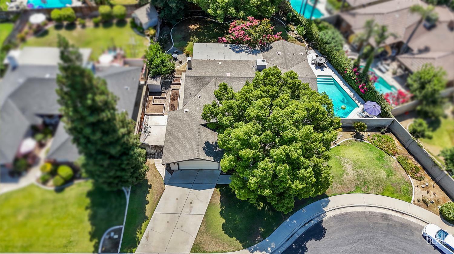 Property Photo: 2708 Oak Bush Court CA 93311