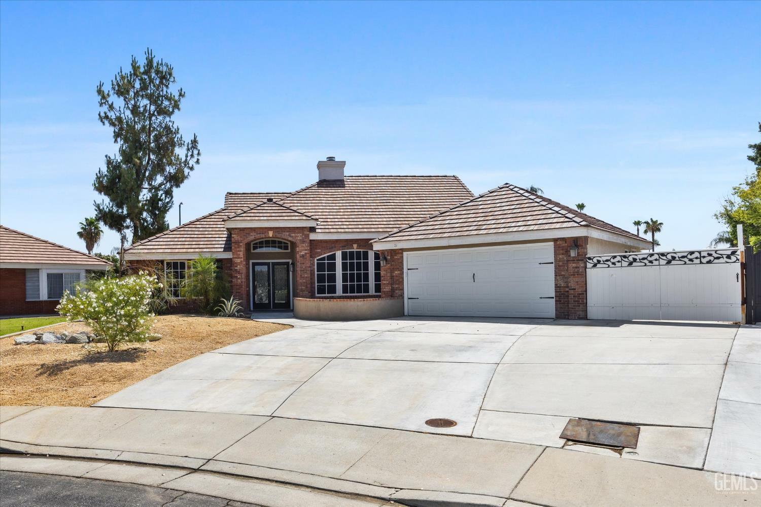 Property Photo: 10503 Trophy Court CA 93312