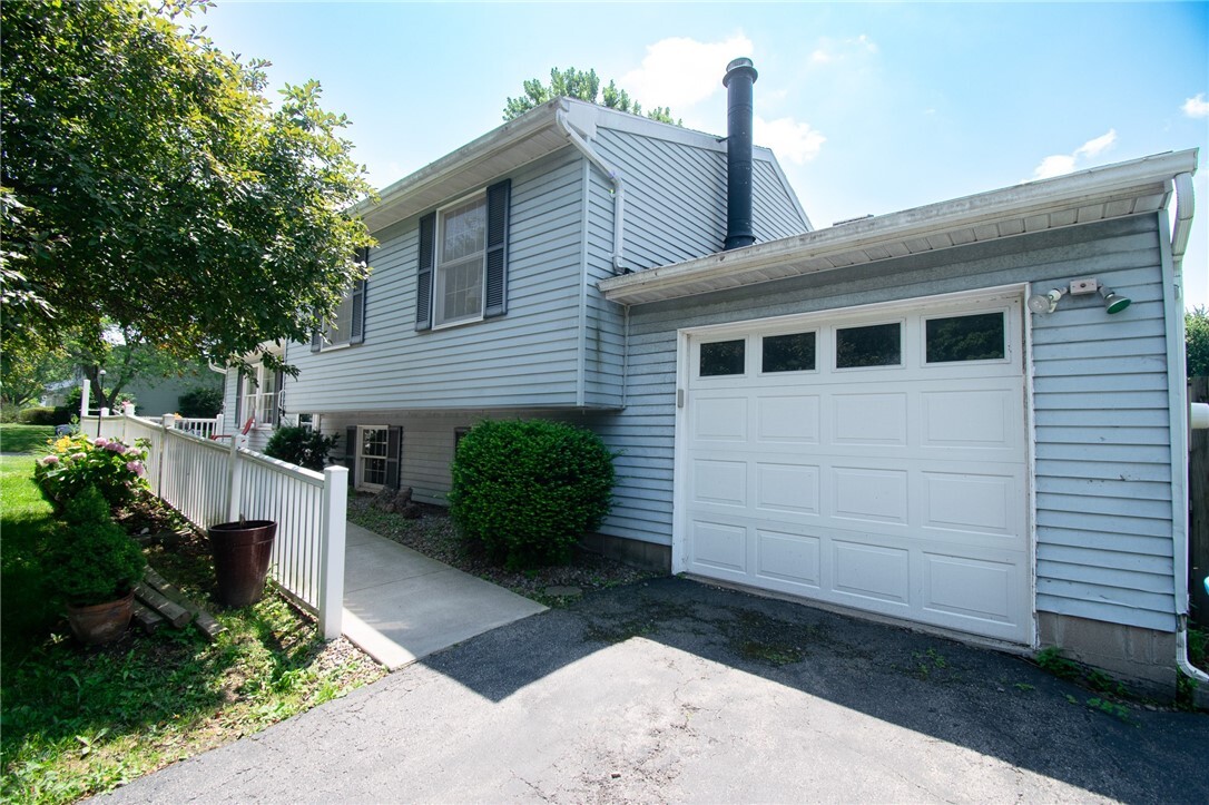 Property Photo:  188 Overland Trl  NY 14586 