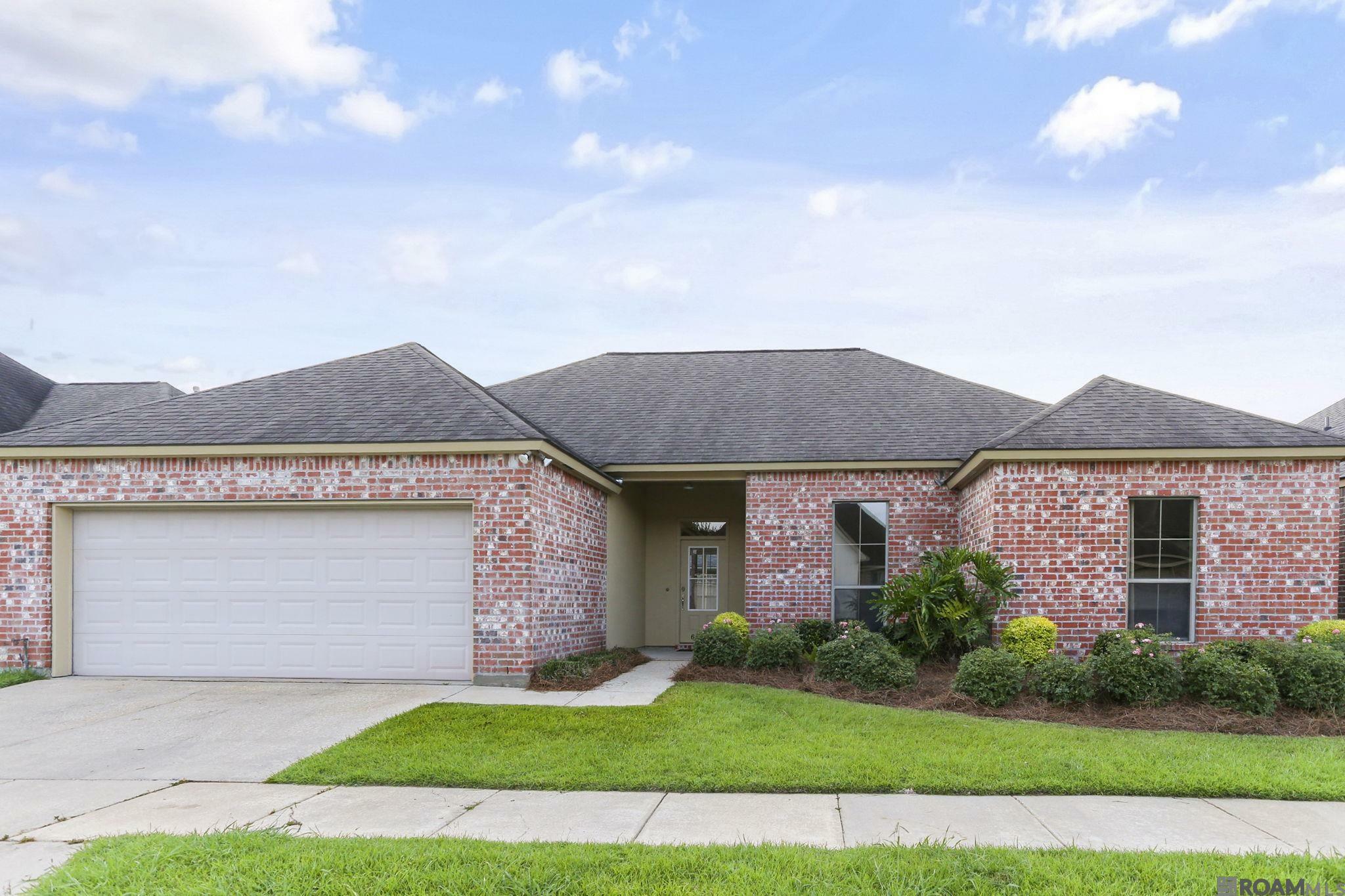 Property Photo: 6526 Cameren Oaks Dr LA 70817
