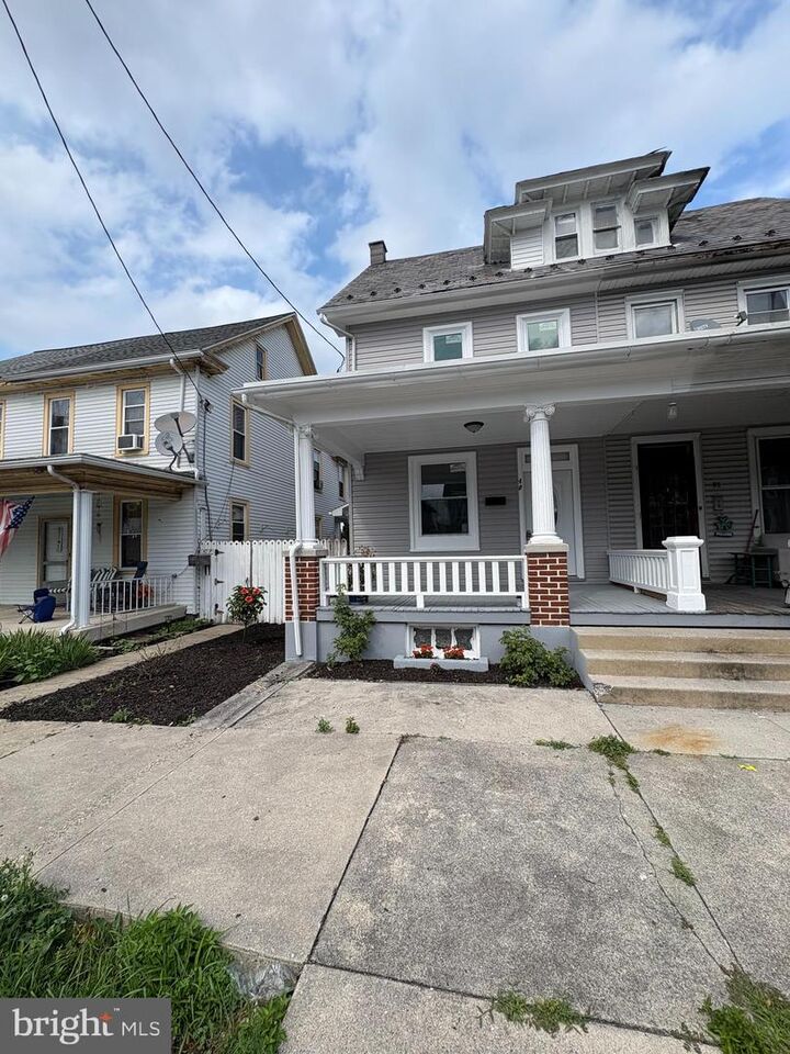 Property Photo: 40 N Grant Street PA 17078