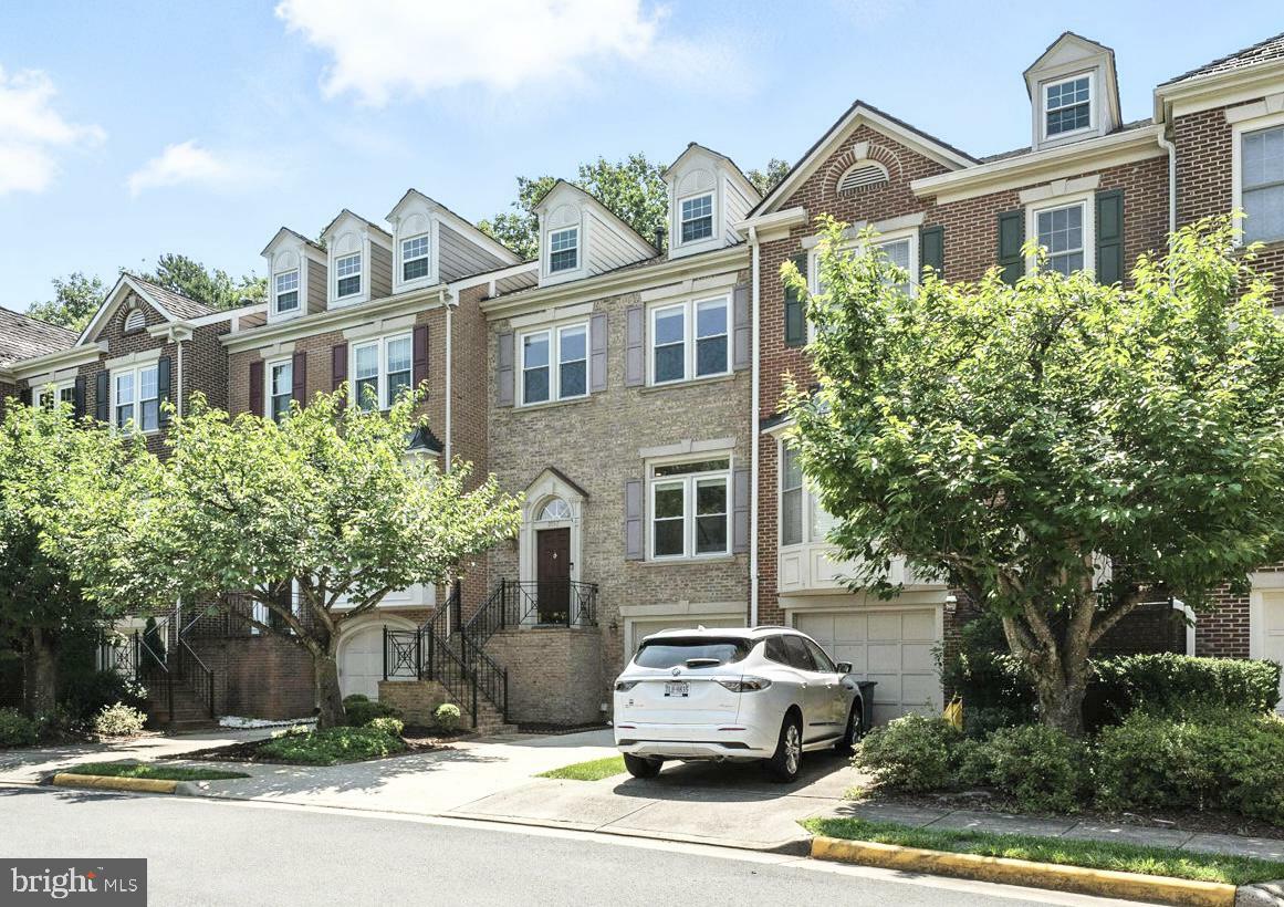 Property Photo: 2157 Wolftrap Court VA 22182