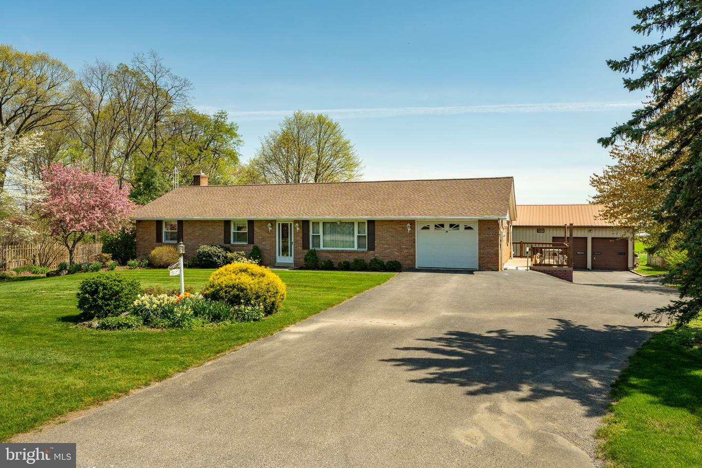 Property Photo:  38 Skyview Lane  PA 17543 