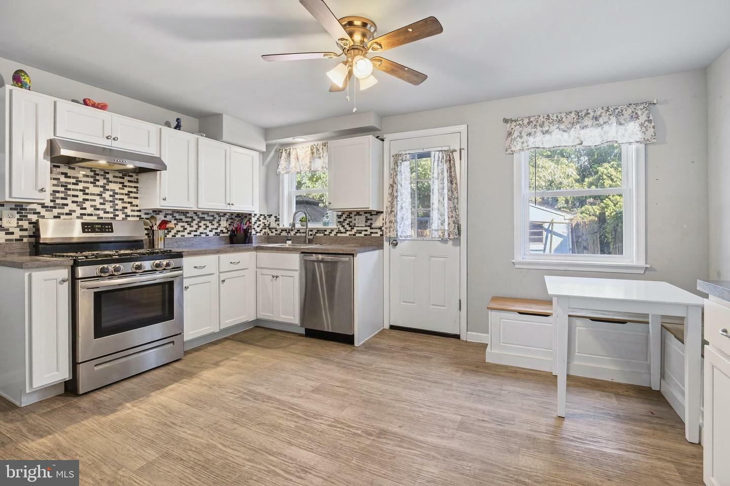 Property Photo:  834 Rolridge Avenue  PA 17603 