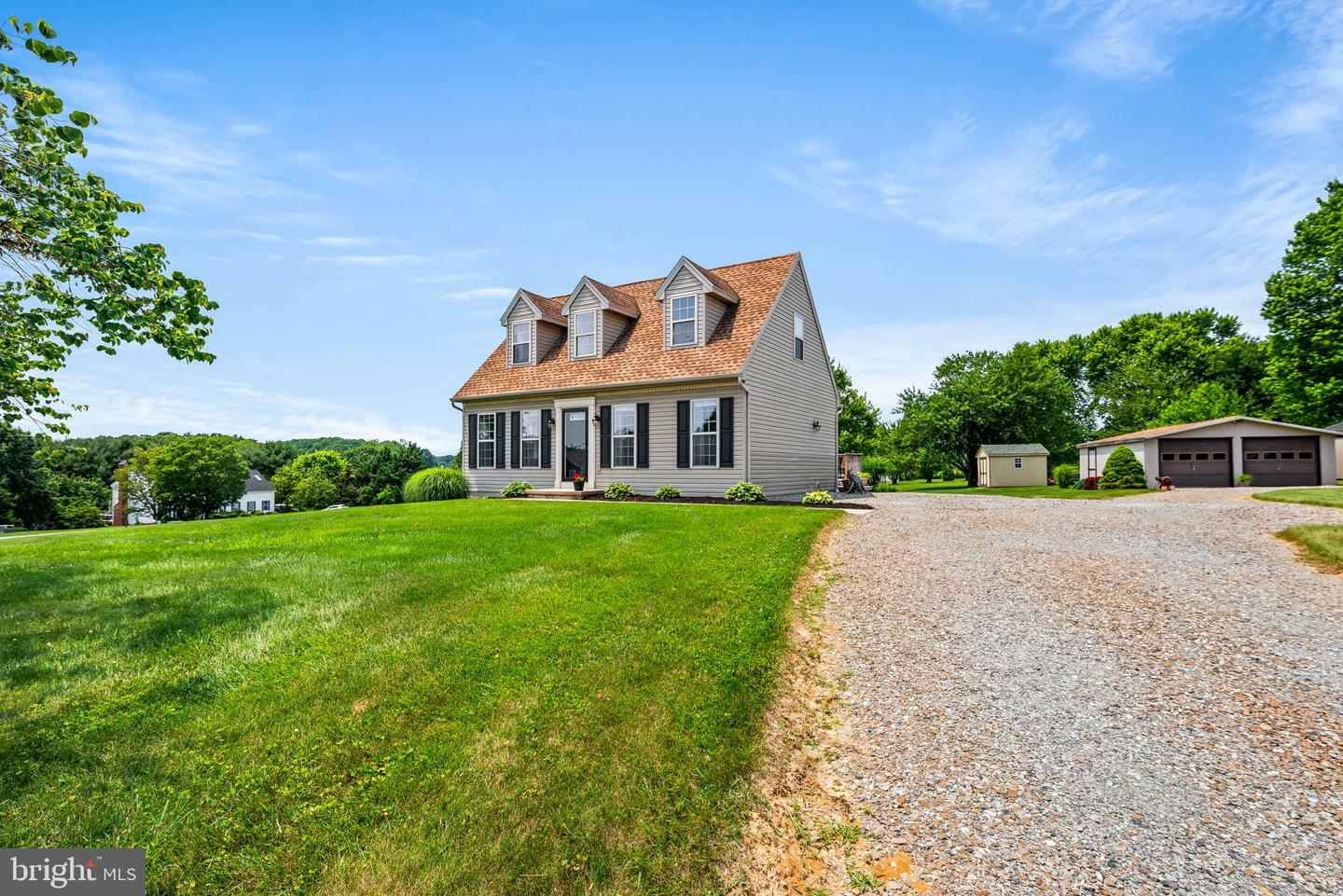 Property Photo: 352 Fox Hunt Drive PA 19362