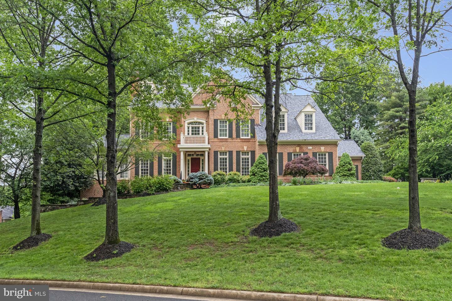 Property Photo:  7811 Crownhurst Court  VA 22102 