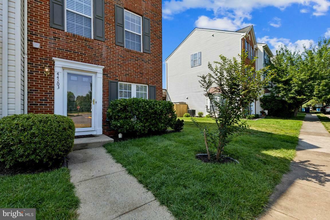 Property Photo: 44203 Litchfield Terrace VA 20147