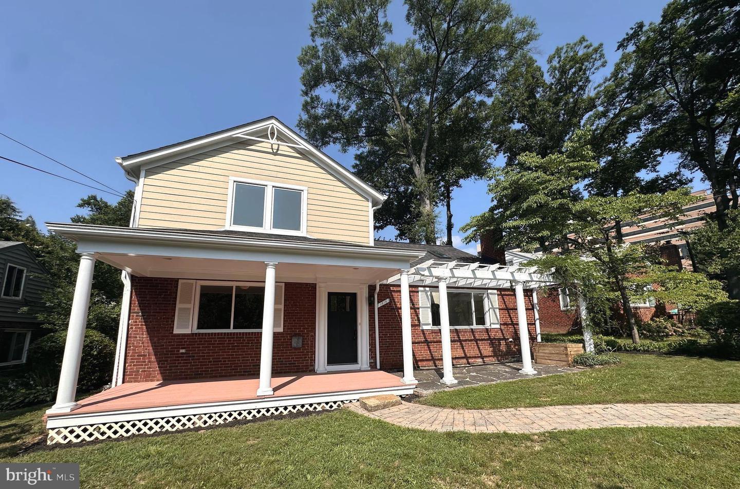 Property Photo: 1518 N Edison Street VA 22205