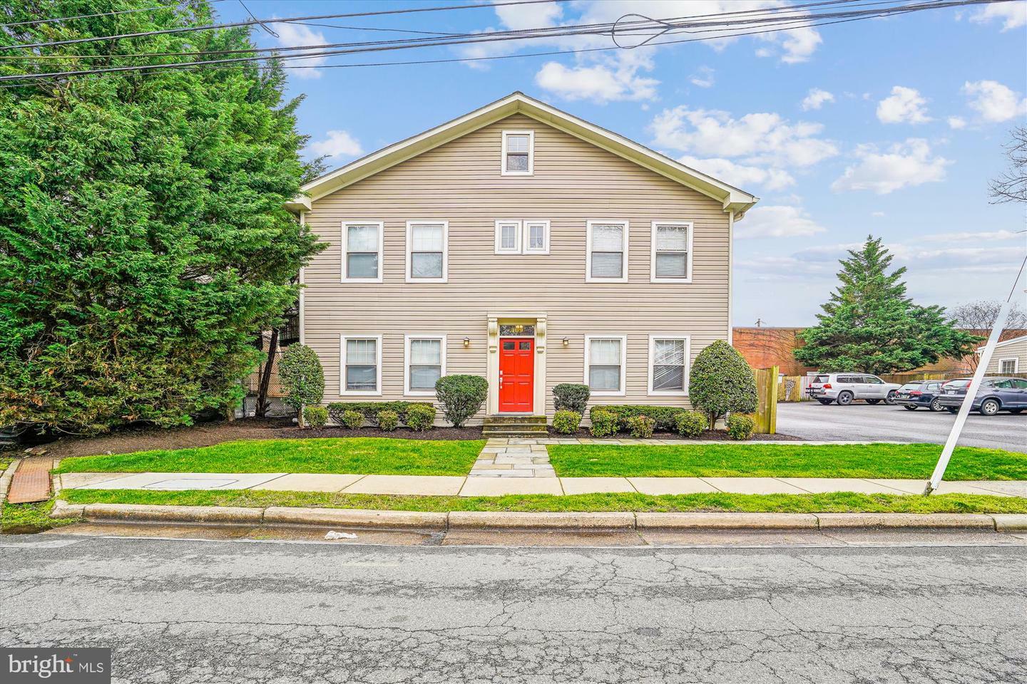 Property Photo: 409 E Raymond Avenue 8 VA 22301