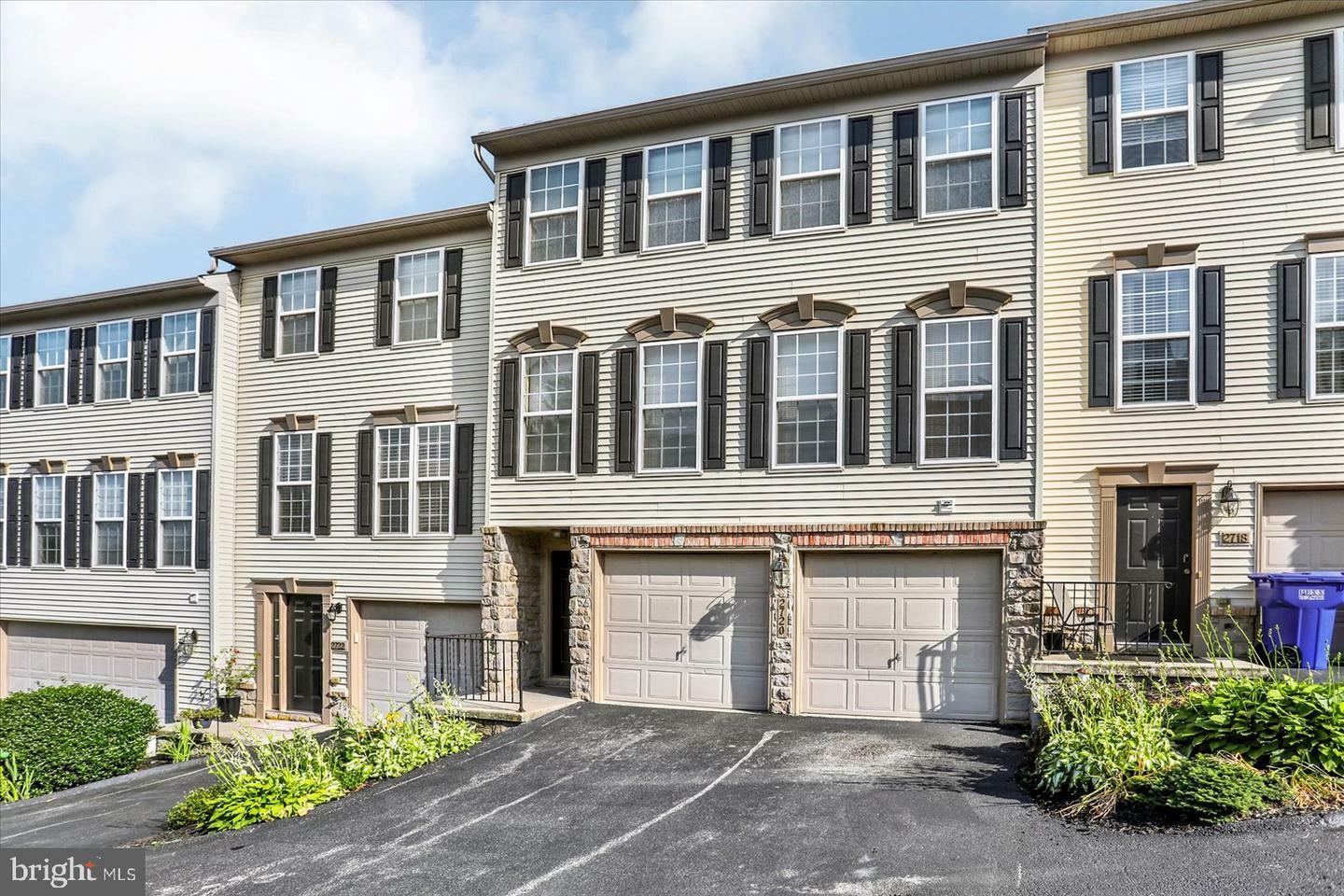 Property Photo: 2720 Foxshire Drive 110 PA 17402
