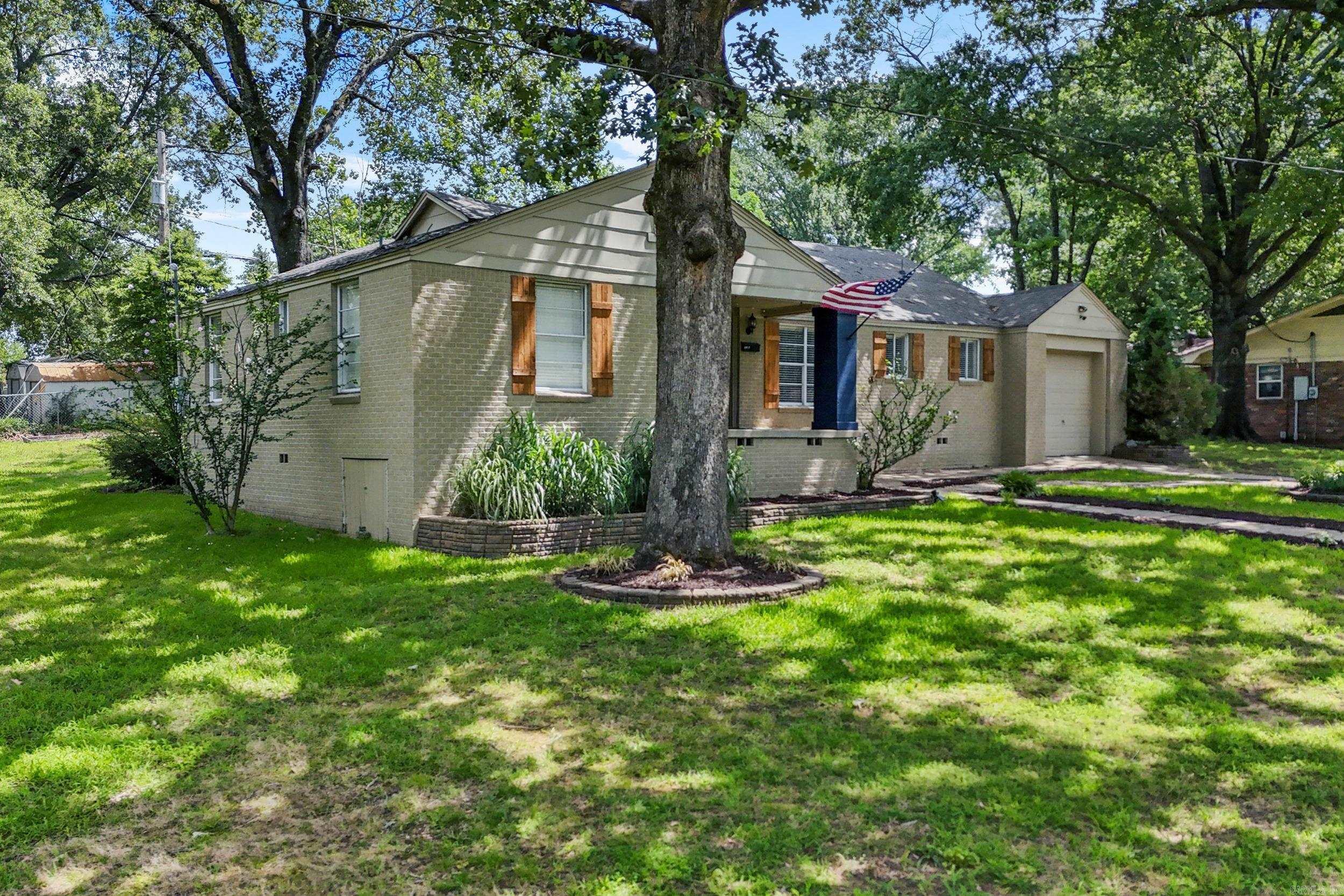 Property Photo: 523 W K Avenue AR 72116