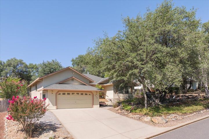 Property Photo: 220 Mistletoe CA 95222