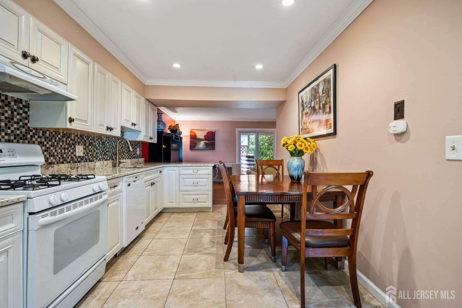 Property Photo:  7 Letts Court  NJ 08816 