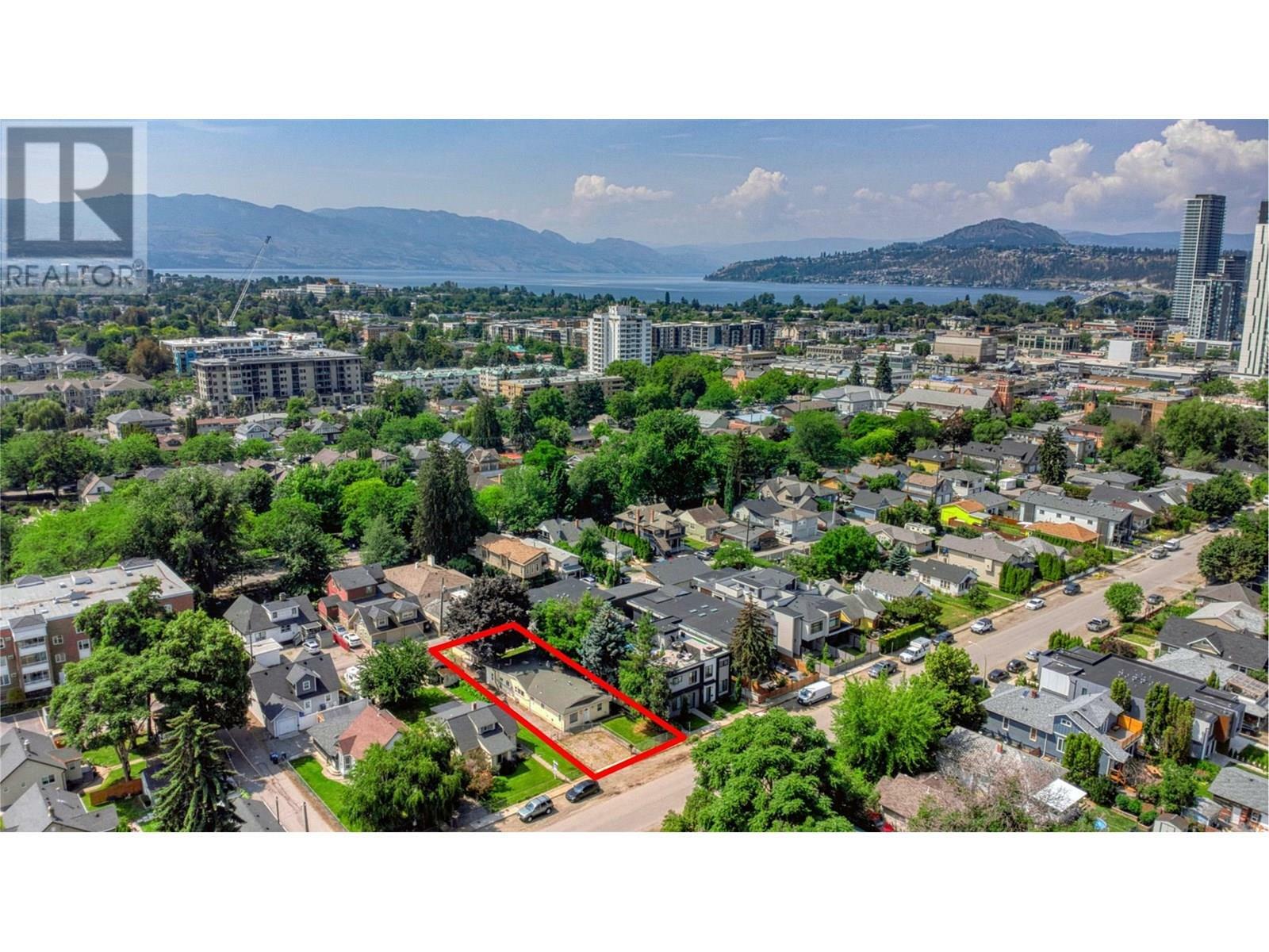 Photo de la propriété:  859 Lawson Avenue  BC V1Y 6S9 