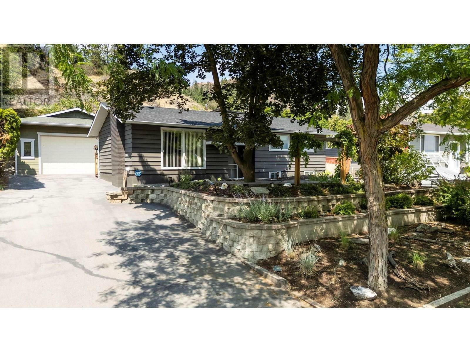 Photo de la propriété:  1224 Mountain Avenue  BC V1Y 7H1 