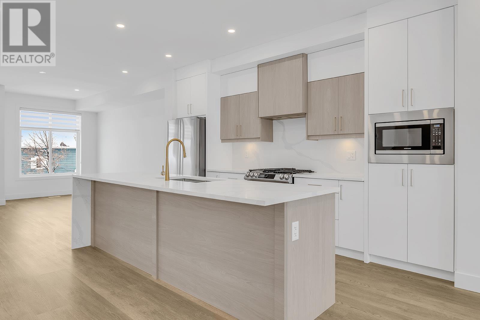 Photo de la propriété: 5300 Main Street 112 BC V1W 0C1