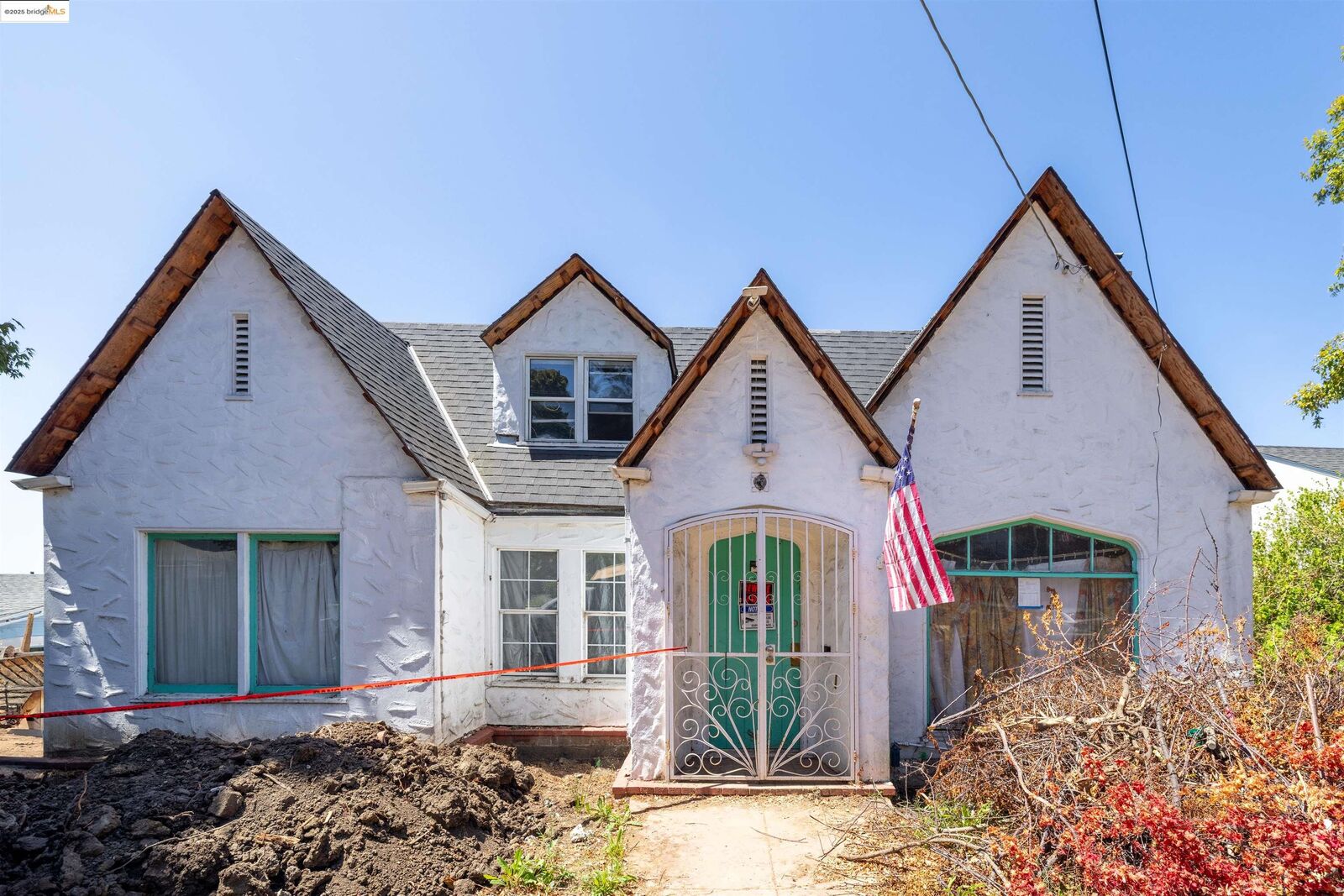 Property Photo: 7541 Outlook Ave CA 94605