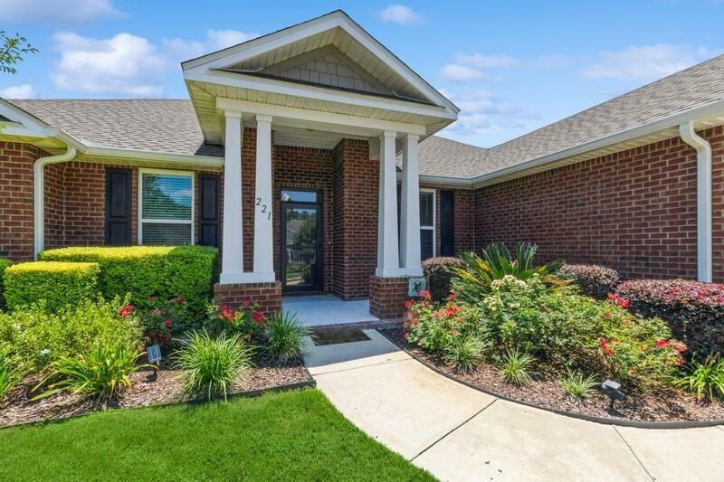 Property Photo: 221 Sweet Tea Lane FL 32439