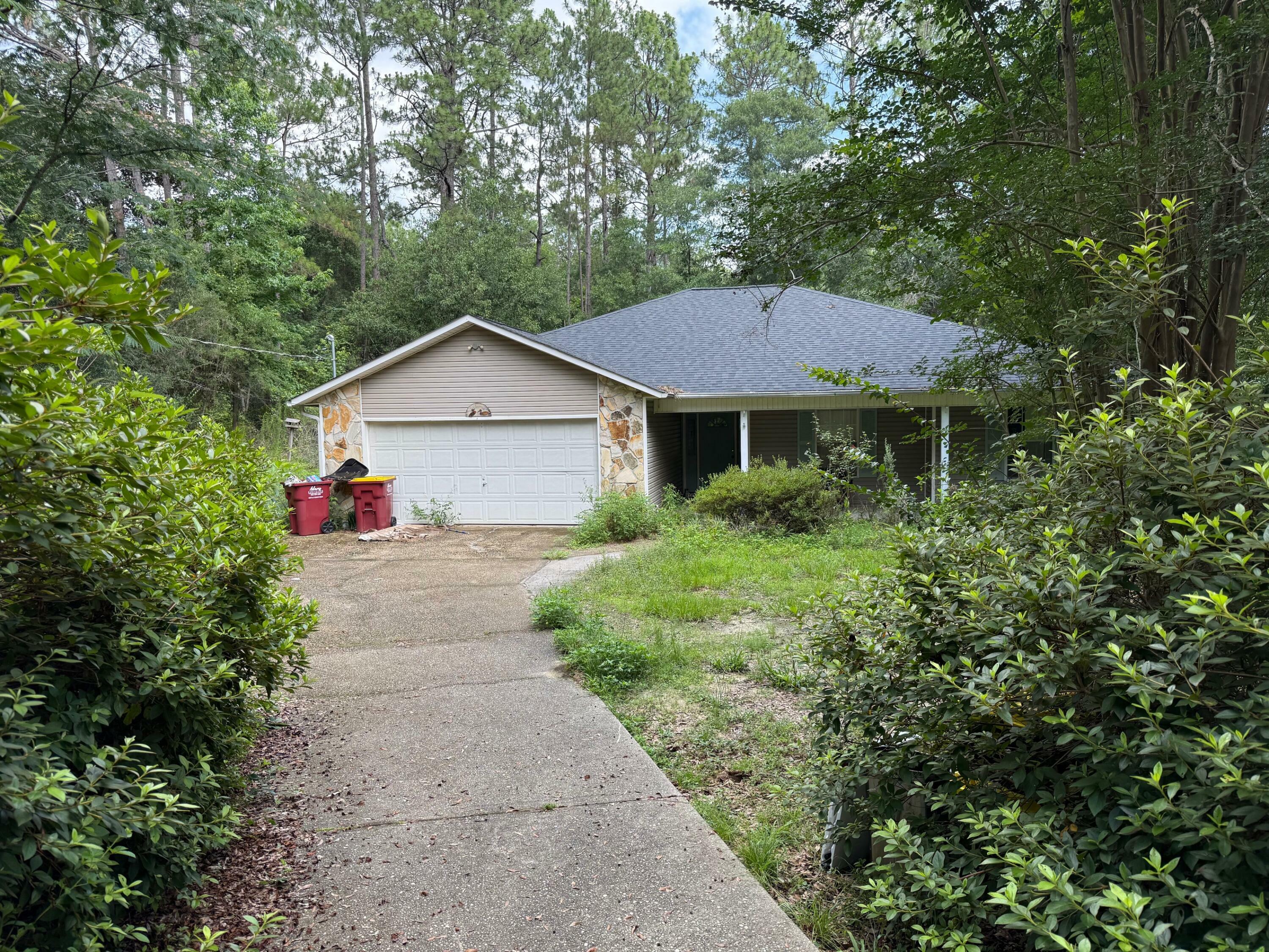 Property Photo: 375 Ridge Lake Road FL 32536