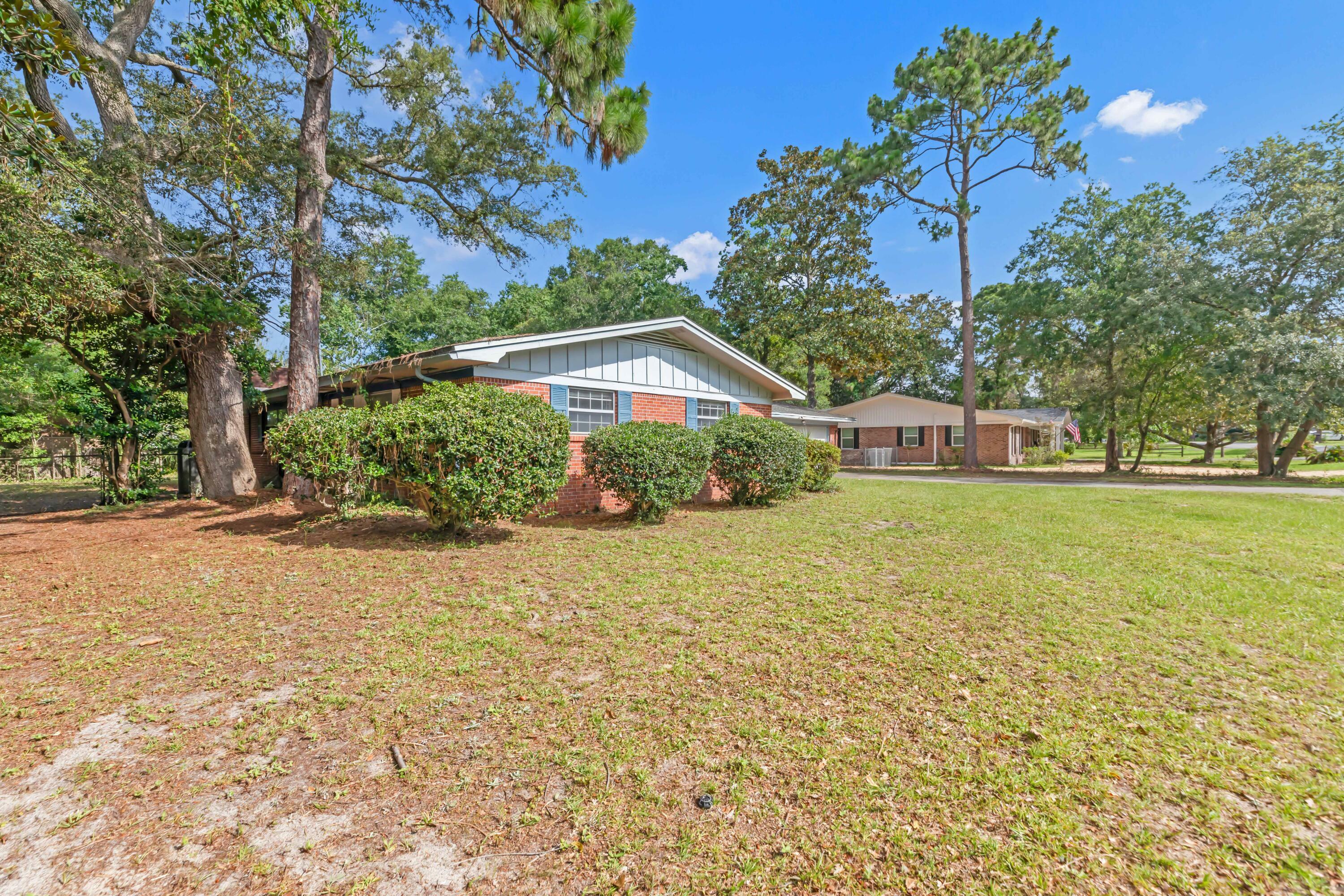 Property Photo: 19 Bayview Drive FL 32579
