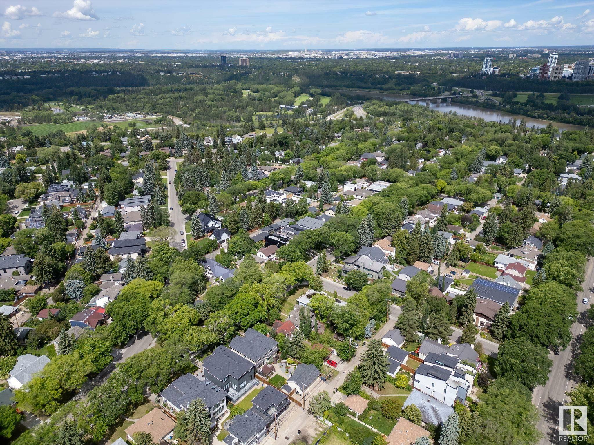 Photo de la propriété: 8935 117 Street NW AB T6G 1R8