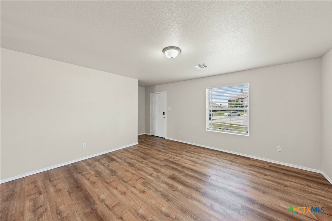 Property Photo: 2205 Bald Eagle Court TX 76549