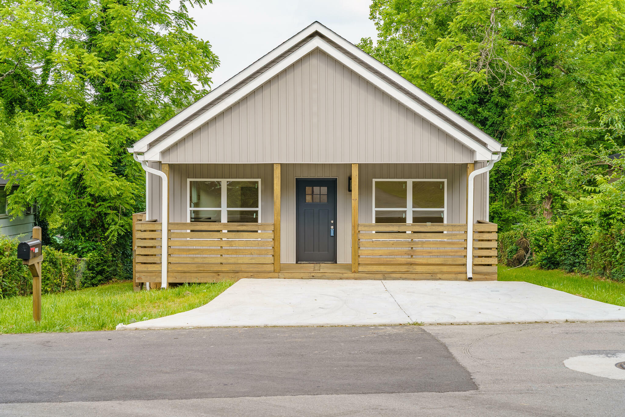 Property Photo:  1000 Belmeade Avenue  TN 37411 
