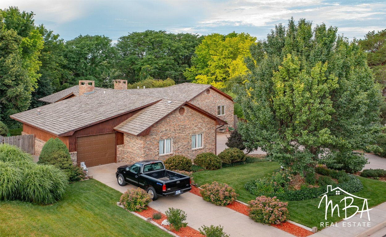 Property Photo:  1714 E Crestway Drive  KS 67846 