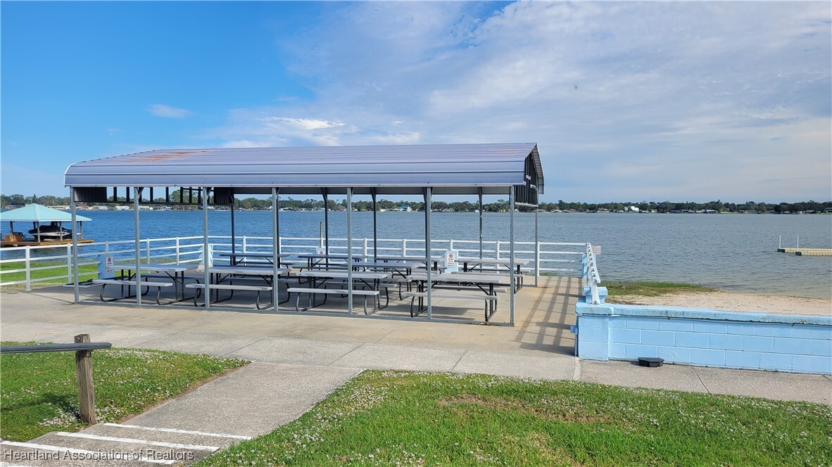Property Photo: 735 S Lakeview Road 6 FL 33852