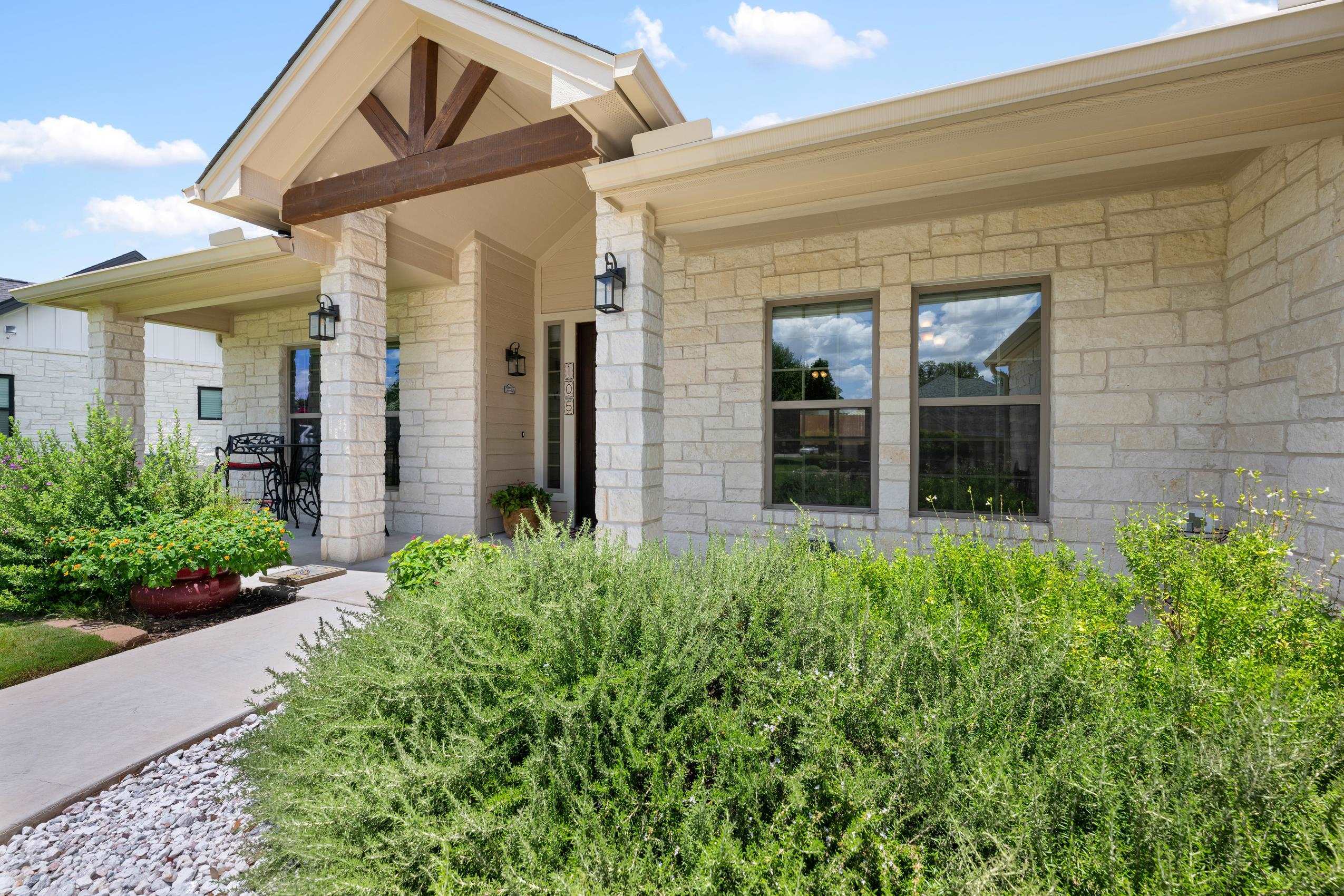 Property Photo: 105 Broadmoor Street TX 78654