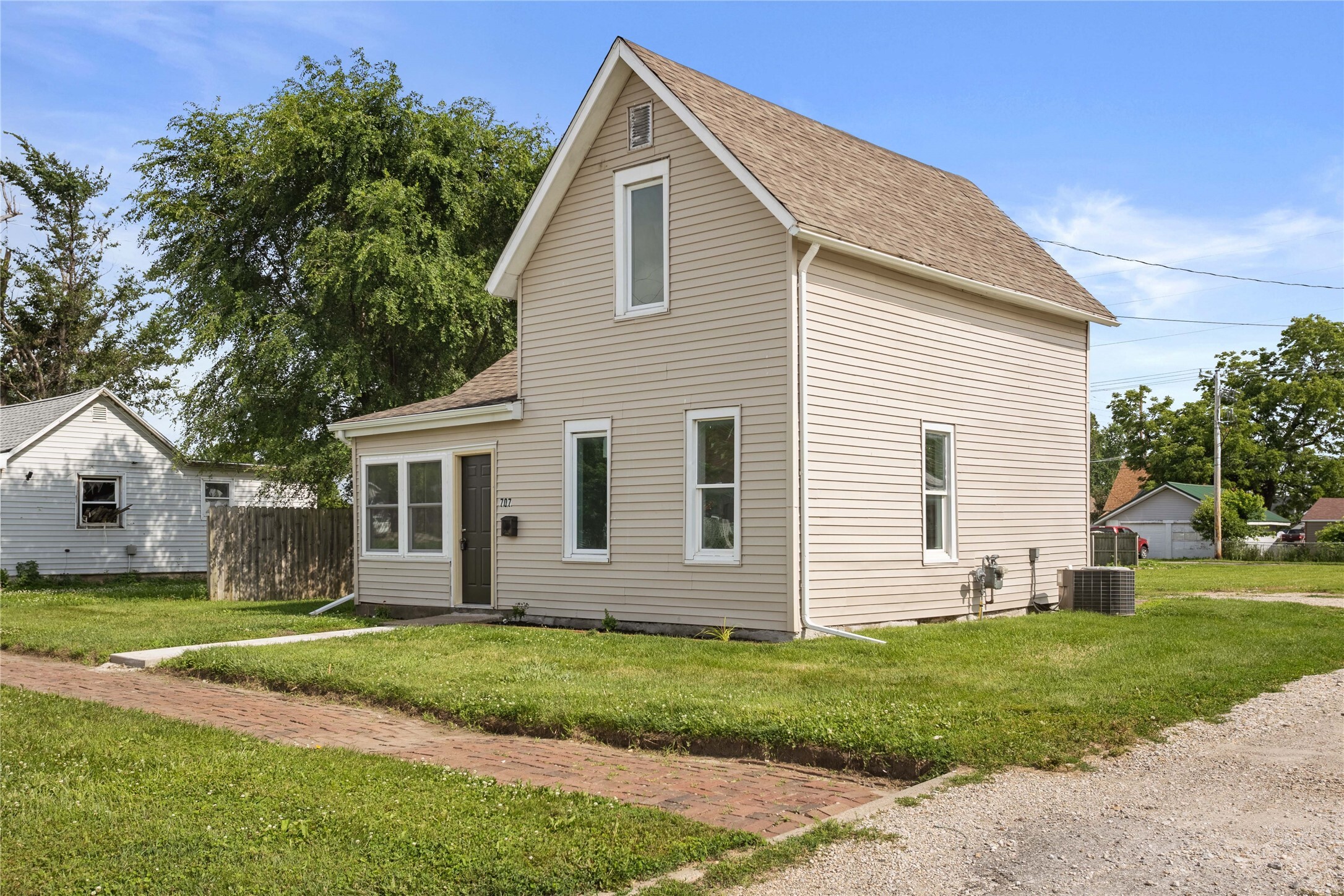 Property Photo: 707 Bromley Street IA 50158