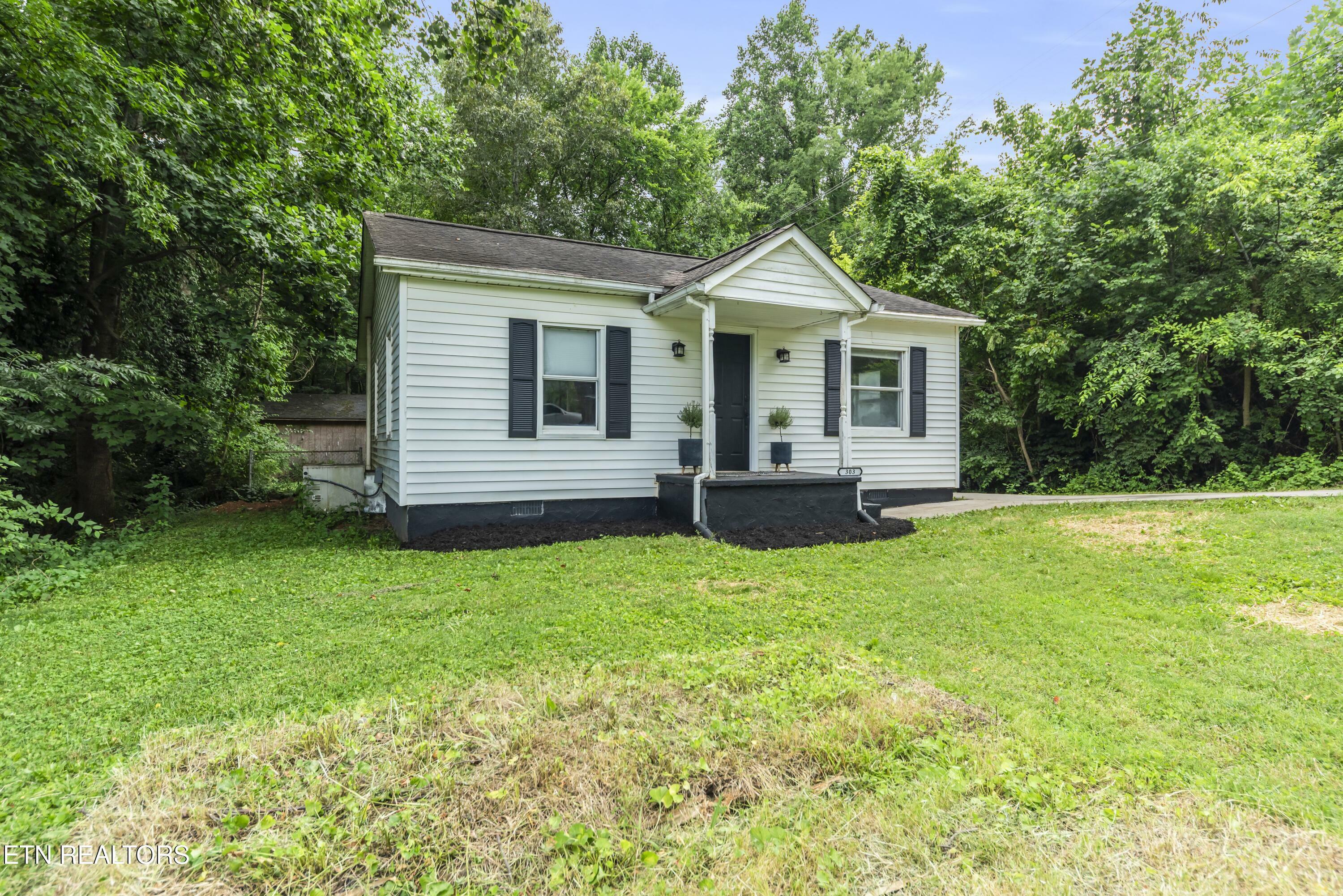 Property Photo: 303 N Walnut St TN 37771