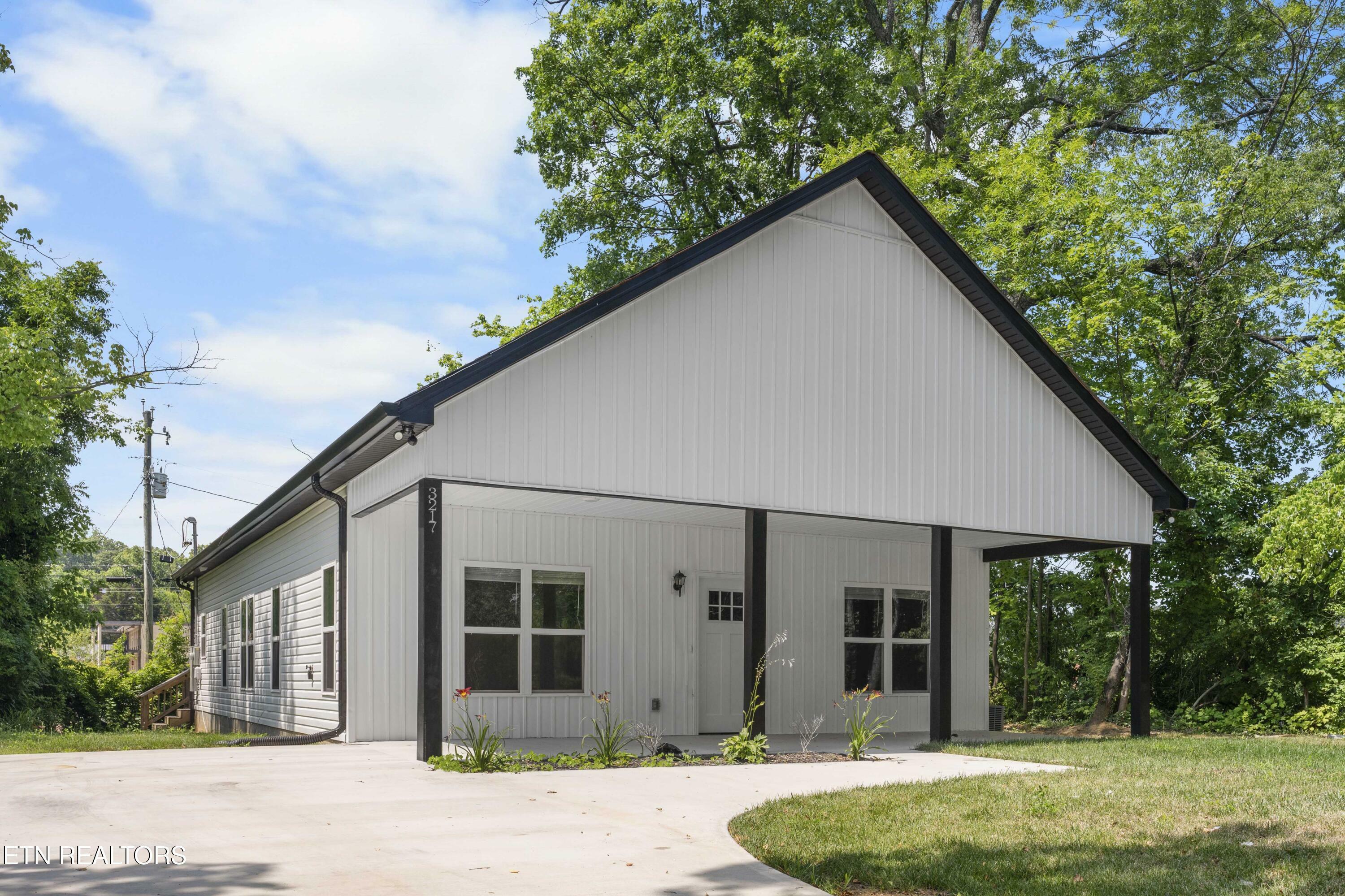 Property Photo: 3217 Linden Ave TN 37914