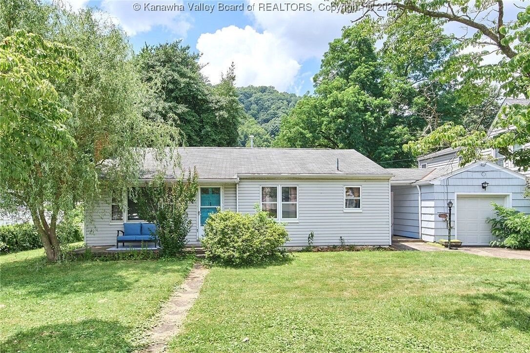 Property Photo: 6615 Roosevelt Avenue WV 25304