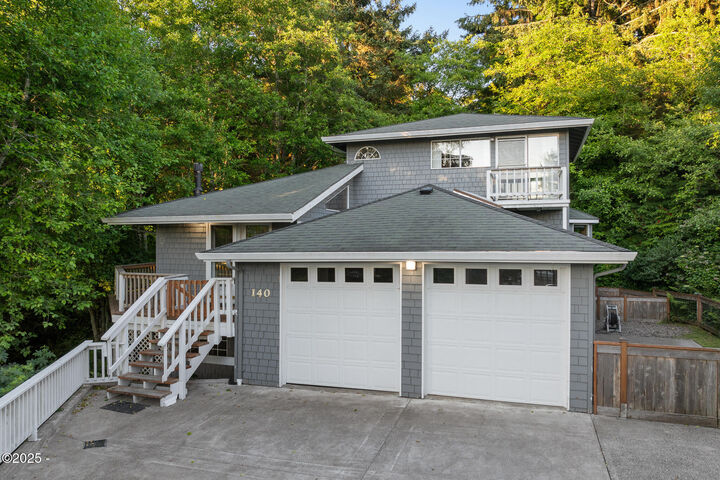 Property Photo:  140 SE Bayview Avenue  OR 97341 