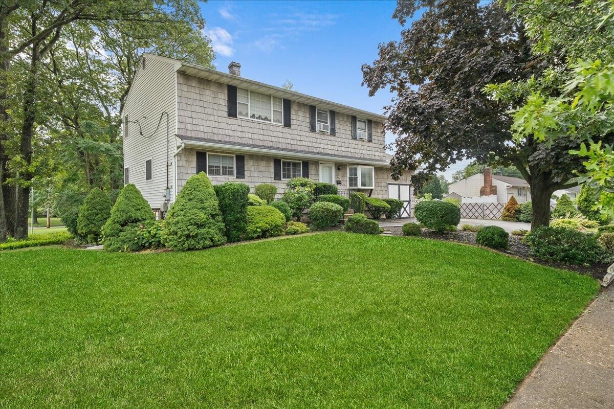 Property Photo:  635 Connetquot Avenue  NY 11752 