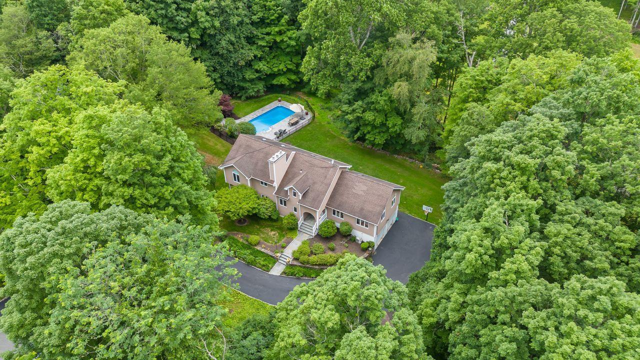 Property Photo: 5 Plum Court NY 10536