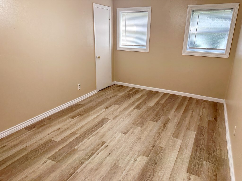 Property Photo:  709 Pine Avenue  TX 75979 