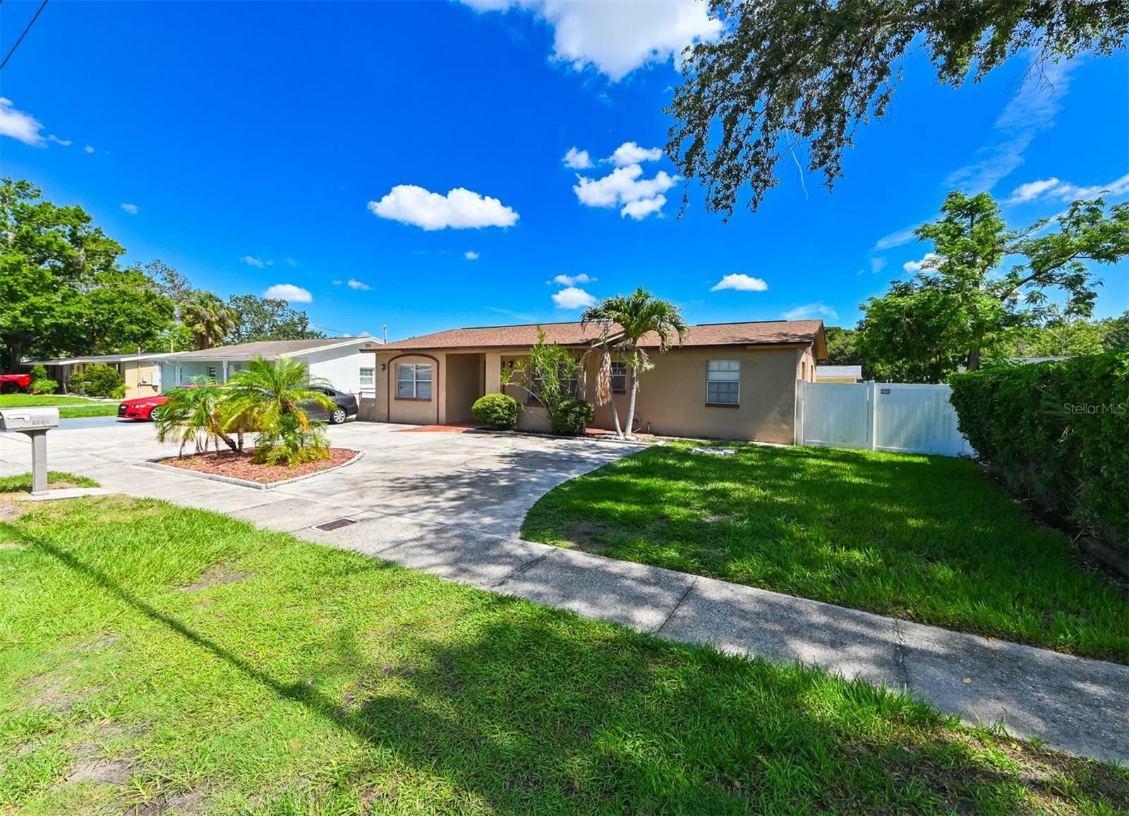 Property Photo:  3303 W Idlewild Avenue  FL 33614 