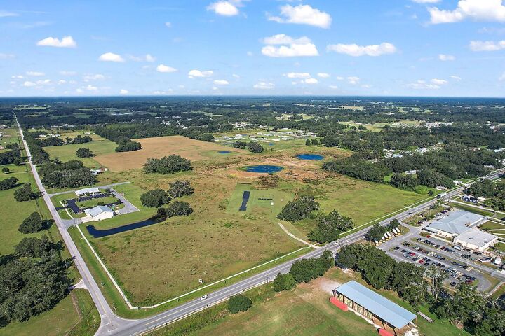 Property Photo: 416 S Market Boulevard FL 33597