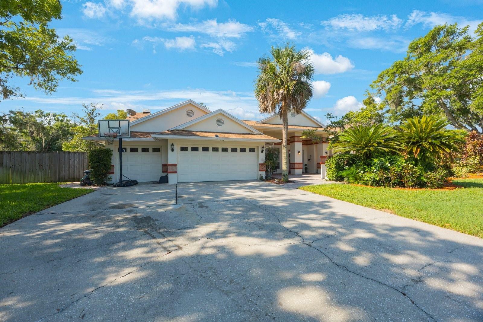 Property Photo:  512 Crystal Grove Boulevard  FL 33548 