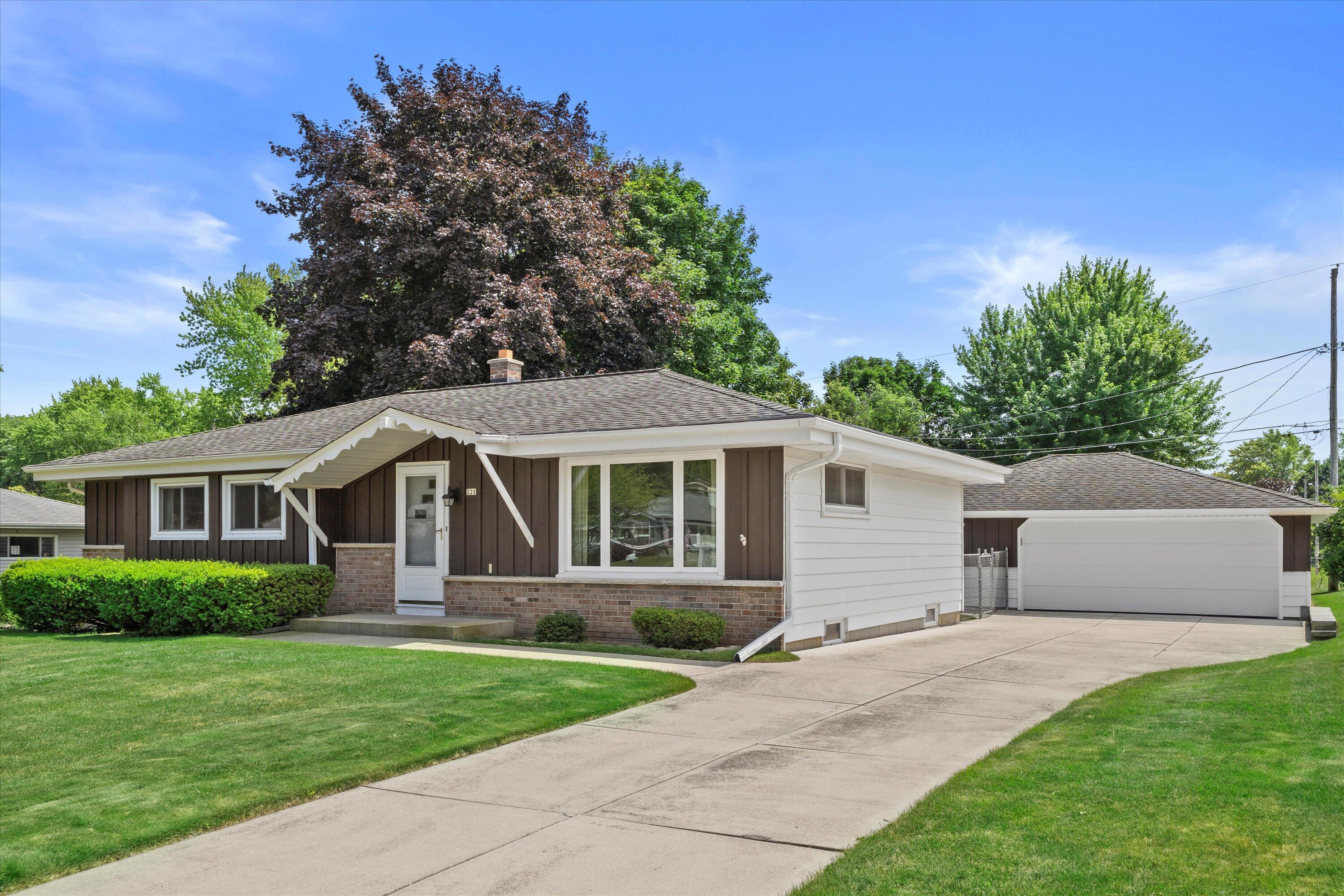 Property Photo: 221 W Lilac Ln WI 53024