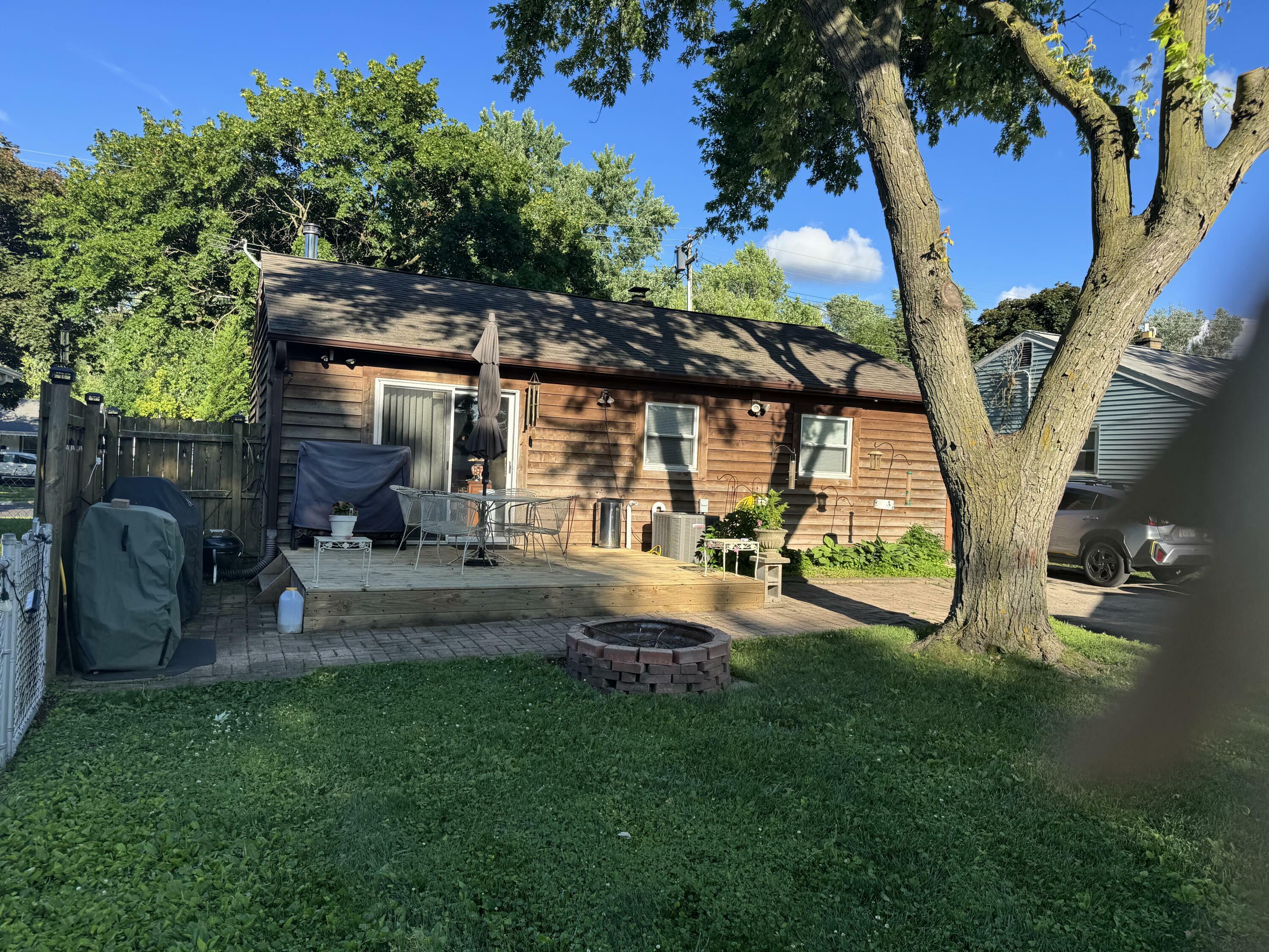 Property Photo: 408 N Hine Ave WI 53188
