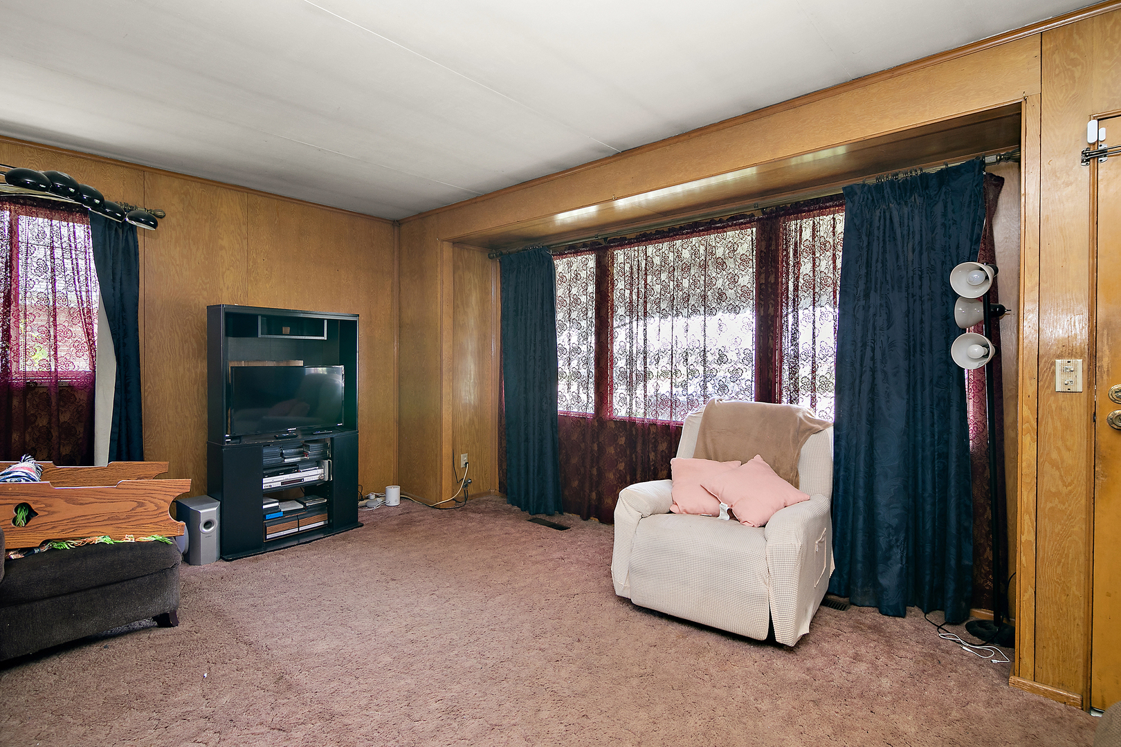 Property Photo: 345 W Brookmont Boulevard IL 60915