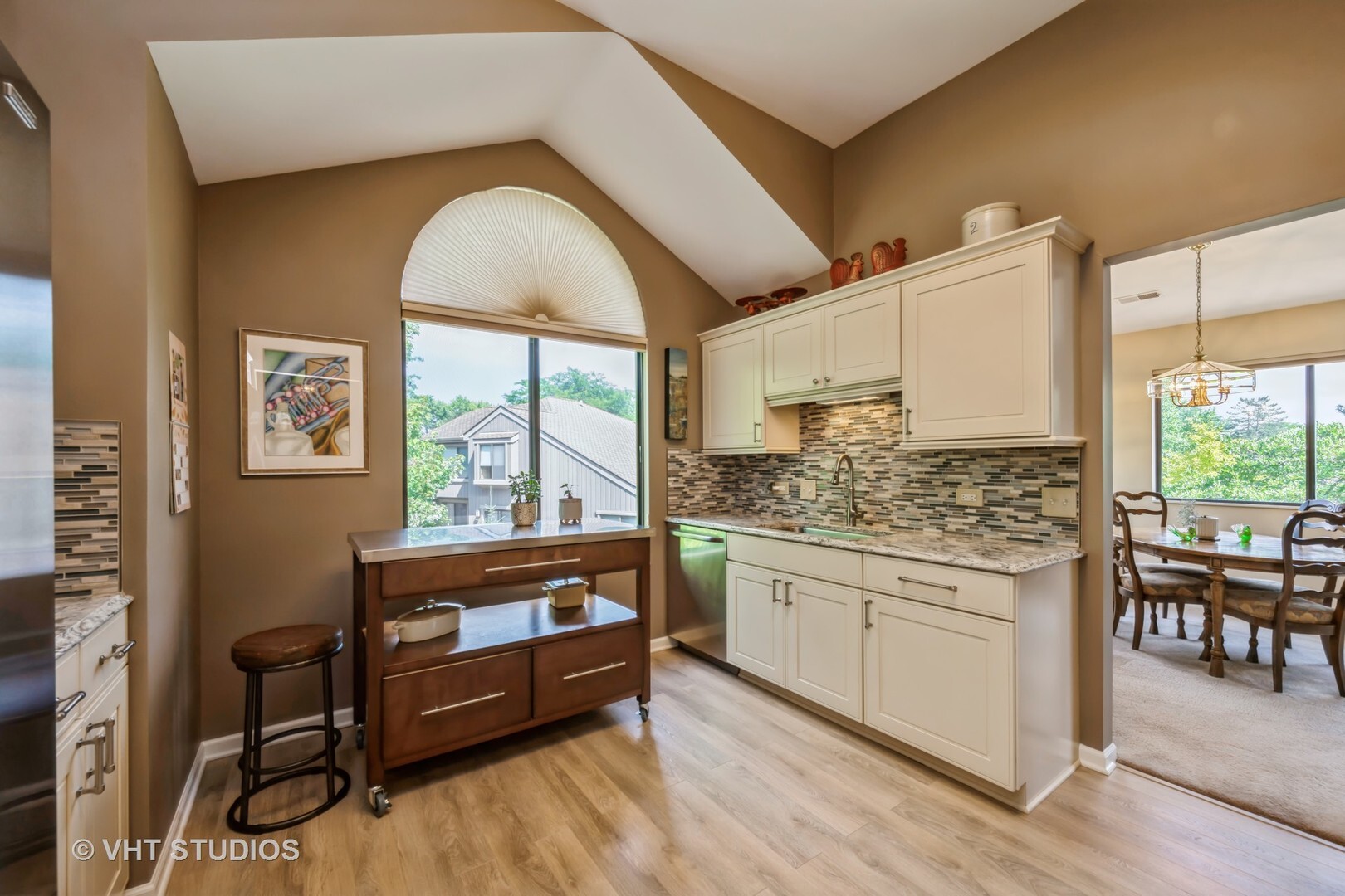 Property Photo: 949 Fairway Circle 949 IL 60010