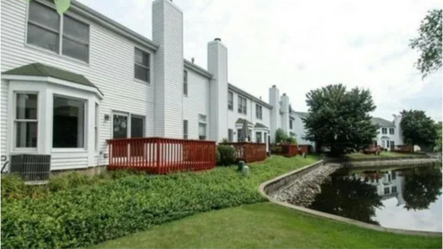 Property Photo:  211 Spring Point Drive  IL 60110 