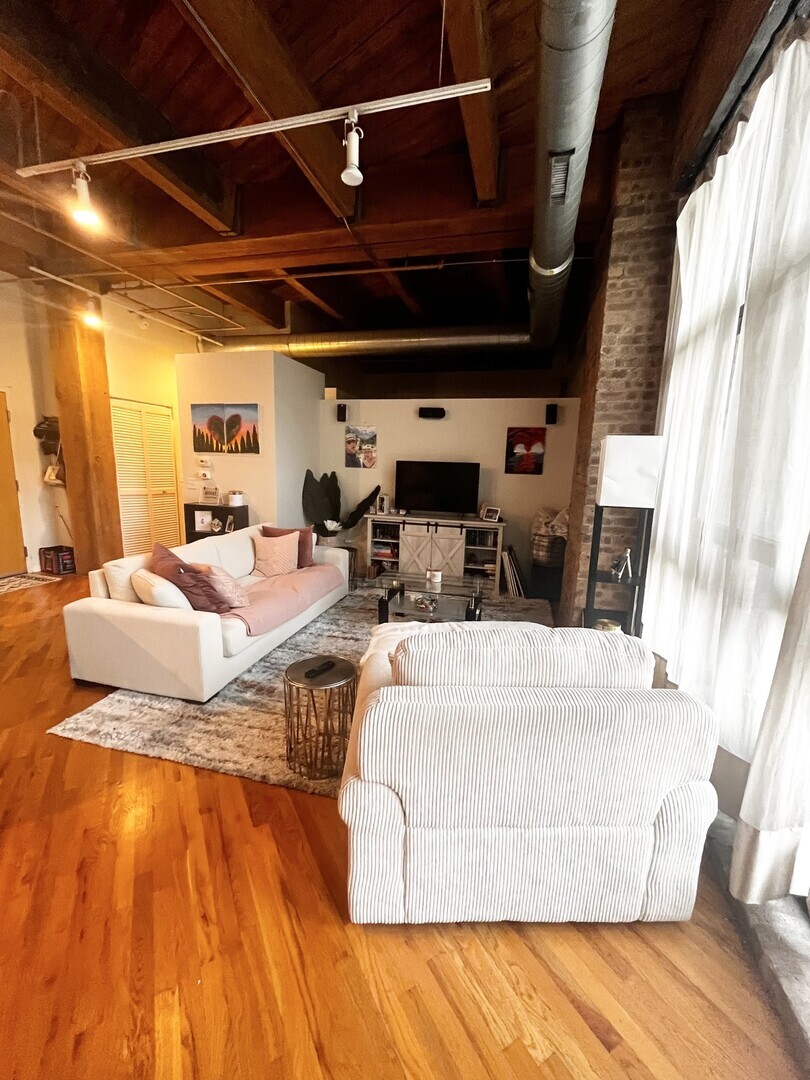 Property Photo: 1040 W Adams Street 237 IL 60607