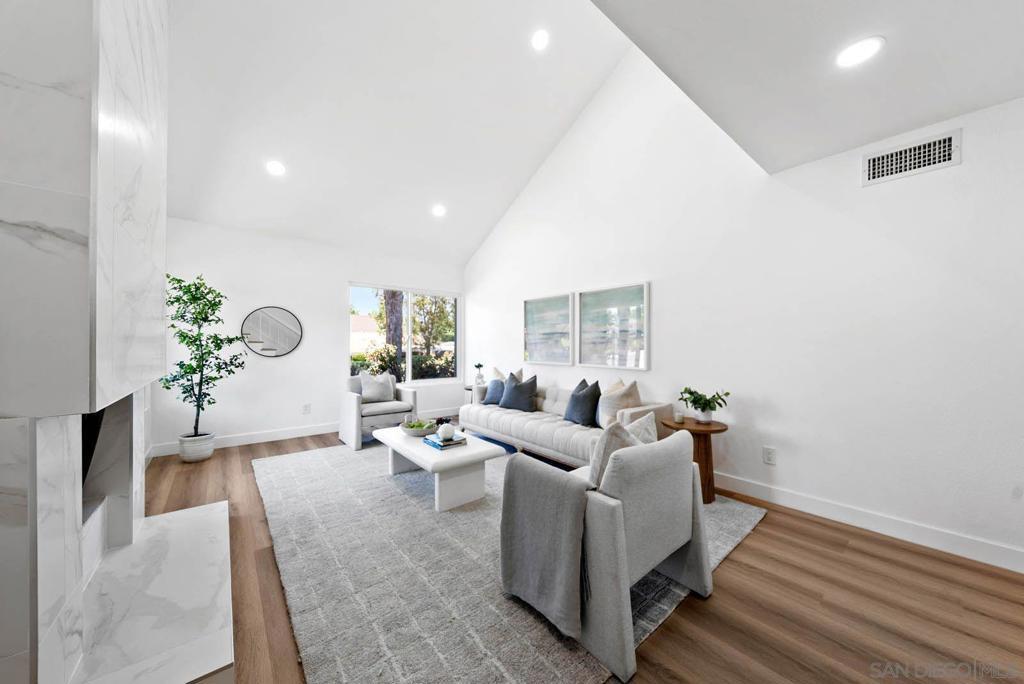 Property Photo: 10602 Porto Ct CA 92124