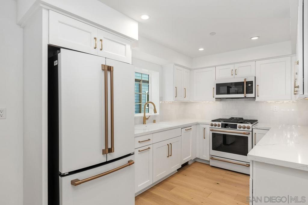 549 Orange Ave  Coronado CA 92118 photo